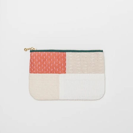SASHIKO FABRIC wallet

A wallet featuring sashiko stitching, each with a different expression.We are particular about its compact size that fits in your hip pocket.