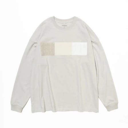SASHIKO FABRIC front long TEE GRY

This is a custom item with SASHIKO on the front of the body. The body will be wide body. Not only is it large, but the loose feel around the sleeves makes it an item.