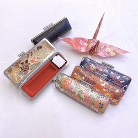 色々な印鑑ケースからお好きなものをお選びください