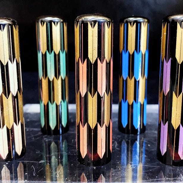 我们可以雕刻您的名字或喜欢的词语
也可以将其转换为汉字