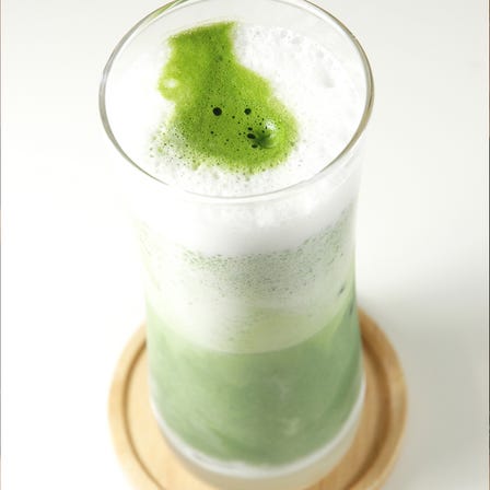 차가운 말차 라떼<br />
우지 말차와 우유 양식. 단맛을 붙이지 않습니다 (설탕 포함)
