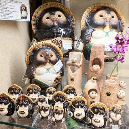 Very popular as a lucky charm [The Shigaraki ware tanuki figurines]