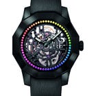 PRIME TIME SKELETON　606.7.N.15.19.15D.QYO

此款全新限量腕錶，以極致工藝展現出透明與深邃交織的迷人美感。精緻切割的藍寶石錶殼呈現出獨特的幾何光影，漆黑的錶殼與虹彩錶圈相互輝映，猶如光與影的交響。鏤空機芯在光芒映照下熠熠生輝，展現出品牌對細節與美學的不懈追求，體現出當代高級製錶的極致精神。