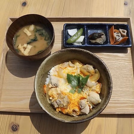 큰 건더기 오야코동 정식