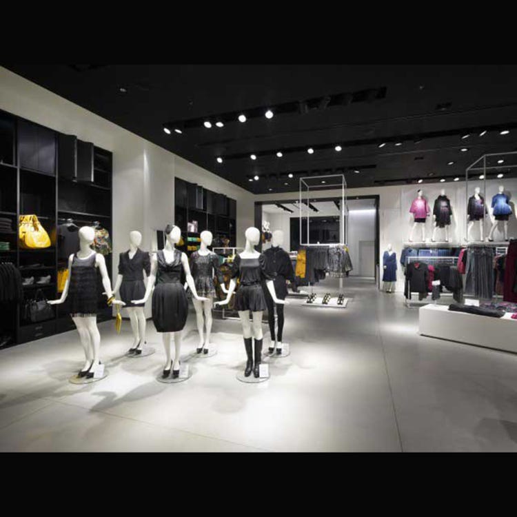 H&M - Ginza (Ginza|Clothing Stores) - LIVE JAPAN