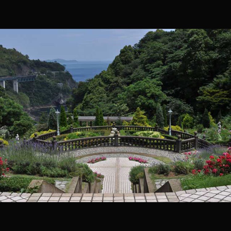 アカオハーブ ローズガーデン 熱海 動植物園 水族館 Live Japan 日本の旅行 観光 体験ガイド