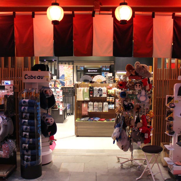 Travel luggage and accessories speciality shop -Toko Haneda International Airport Store