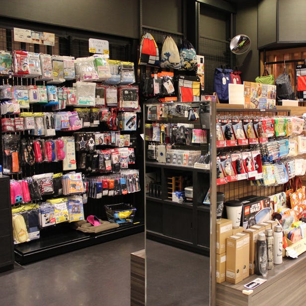 Travel luggage and accessories speciality shop -Toko Haneda International Airport Store
