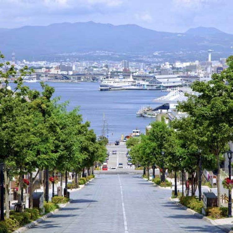 HACHIMAN ZAKA SLOPE