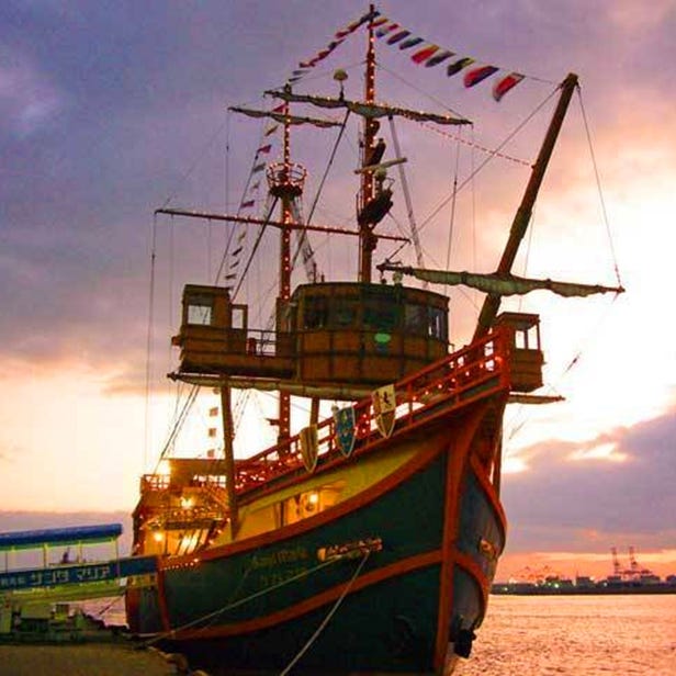 大阪港帆船型观光船　圣玛利亚号