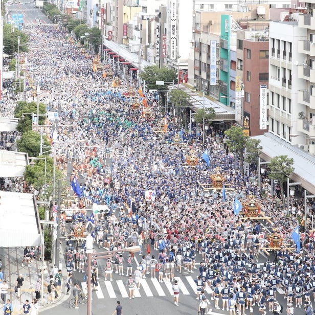 Fukagawa Hachiman Festival (Water Throwing Festival)