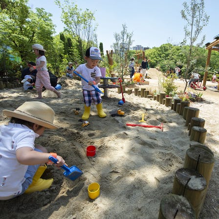 BorneLund Playville Osaka Castle Park