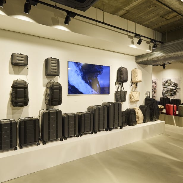 Hagl&ouml;fs 하라주쿠 / D_b_ TOKYO