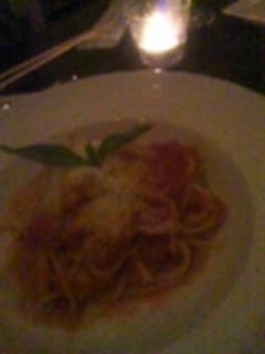 真っ赤なトマトのシンプルパスタ