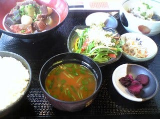 牛タンと牛すじの煮込み定食