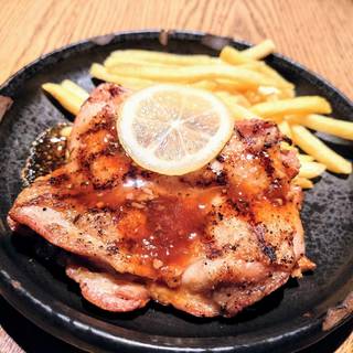 大山鶏のチキンステーキ　青森にんにくのガーリックソース