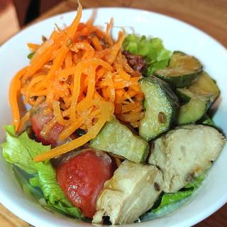 三種の野菜マリネのミニサラダ