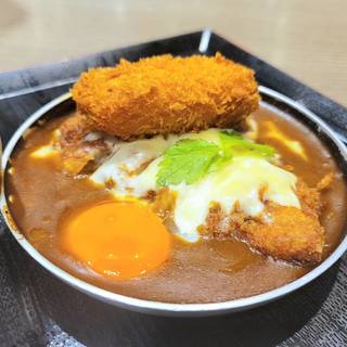 コク黒チーズ月見カレーかつ