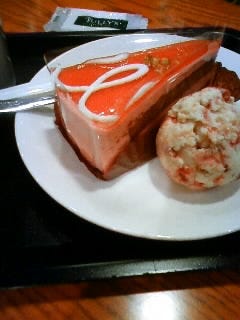 赤い実のムースケーキ