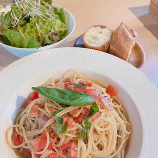 トマトとベーコンの冷たいパスタ