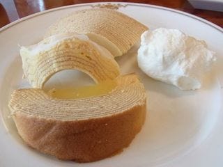 バウムクーヘン生クリーム添え