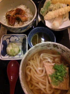 鰻飯とうどんの天ぷらセット