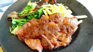 牛肩ロース肉のシャリアピン・ステーキランチ