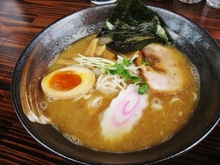 椿ラーメン（魚介とんこつ）