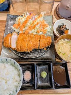 金星ロースカツ定食