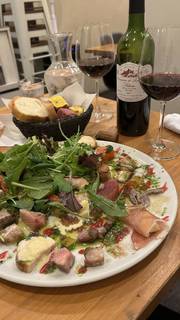 Ｂコース４９８０円オードブル盛り合わせ、パン６種、スープ、メインは北海道産の子牛、デザート、コーヒー