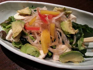 自家製とりハムとアボカドのほうれん草サラダ