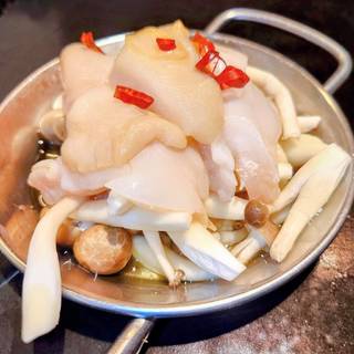 ツブ貝とキノコのアヒージョ