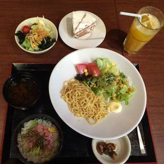 ラーメンサラダと小丼セット