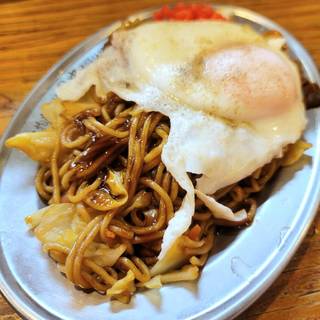 やきそば目玉焼きのせ