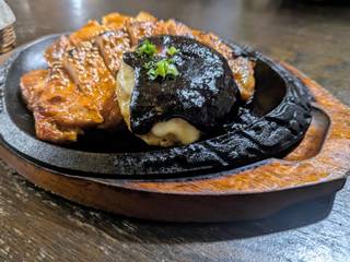 豚肉味噌焼きとチーズハンバーグセット