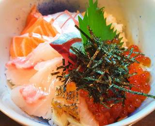 特選海鮮丼