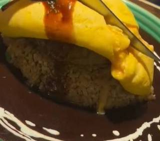 デミグラスソースのオムライス