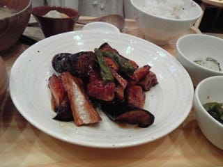 ごろごろ根菜と豚肉の黒酢炒め定食