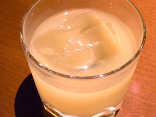 ピーチリキュールのオレンジジュース割カクテル