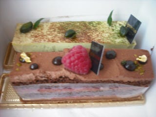 チョコケーキ、抹茶のムースケーキ