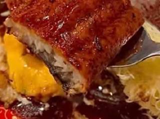 鰻とチーズデミソースの和風オムライス