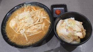 味噌ラーメン煮たまご入り＋チャーシュー丼