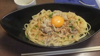 豚肉とキンピラごぼうの温玉のっけ