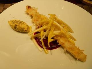 佐賀県産ホワイトアスパラガスのフリット西洋タンポポを添えて