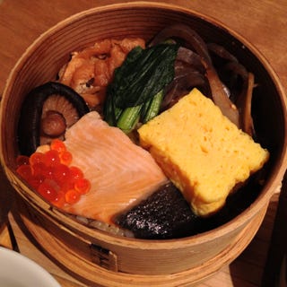 焼鮭といくらのわっぱめし