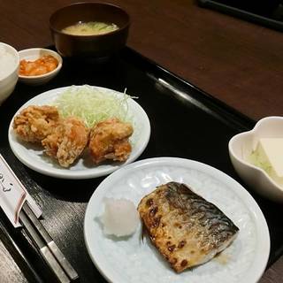 唐揚げと鯖塩焼き定食