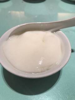 当店自慢のやわらか杏仁豆腐