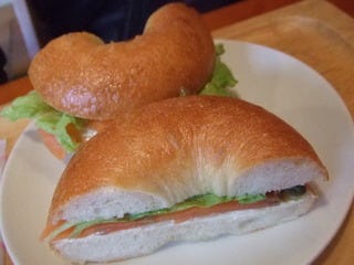 自家製スモークサーモン＆クリームチーズサンド