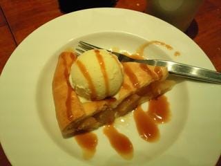 ホットアップルパイバニラアイス添え