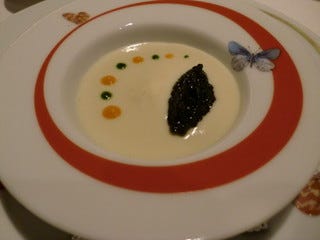 ホワイトアスパラガスのヴルーテキャビア添え